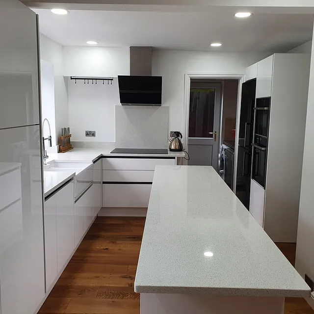 white glossy kitchen