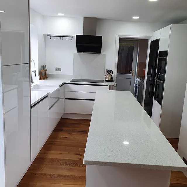 white glossy kitchen