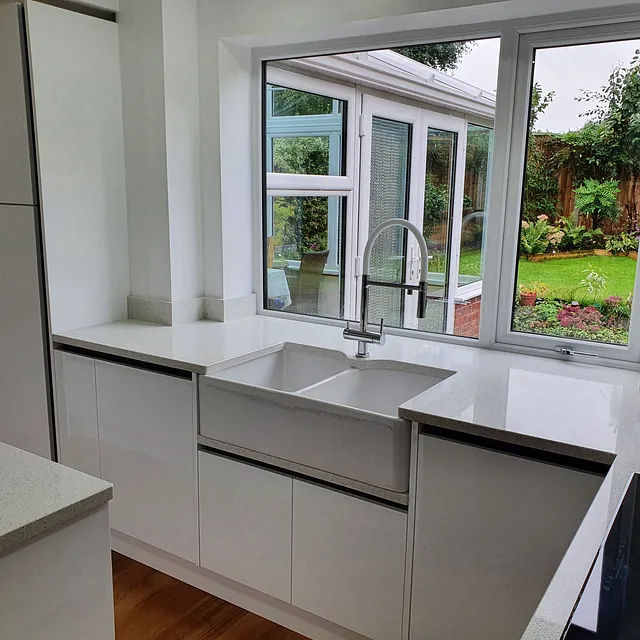white glossy kitchen