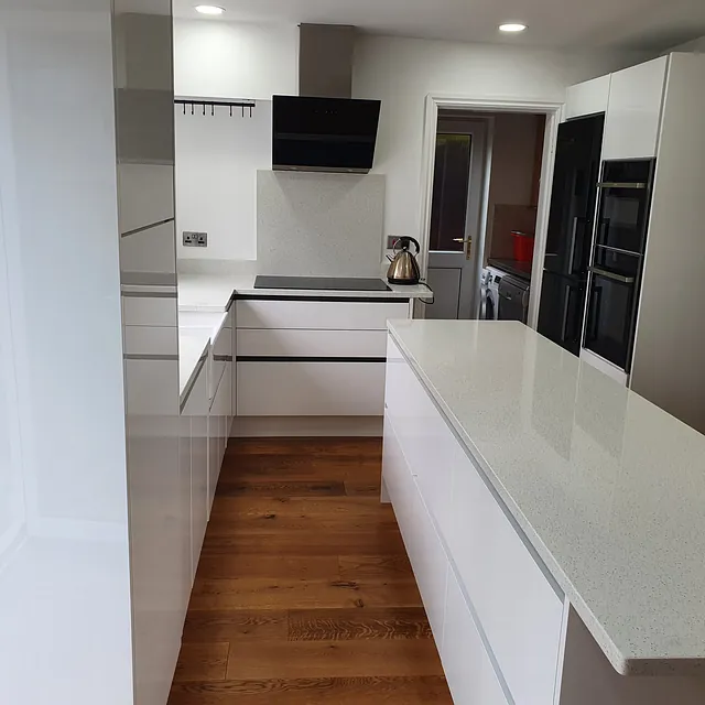 white glossy kitchen